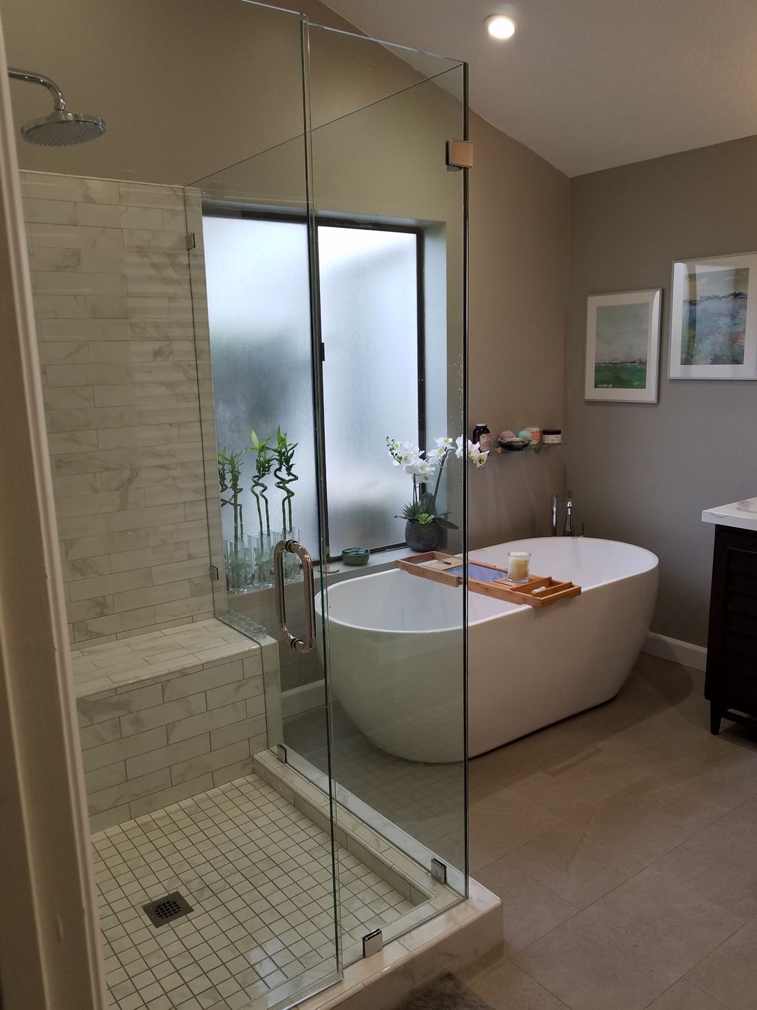 Frameless glass shower with a tiled bench